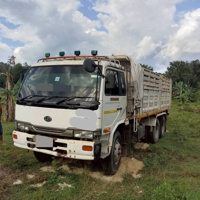 10ล้อดั้มพ์นิสสัน260แรงม้า 10ล้อดั้มพ์นิสสัน260แรงม้า