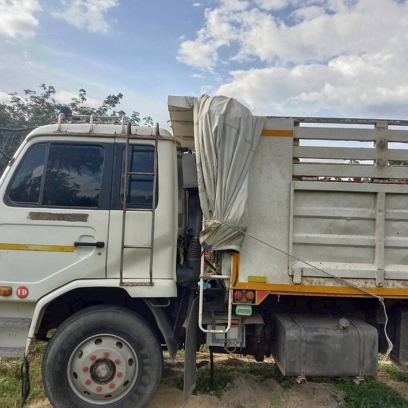 10ล้อดั้มพ์นิสสัน260แรงม้า 10ล้อดั้มพ์นิสสัน260แรงม้า