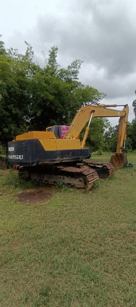 KOMATSU PC200-3