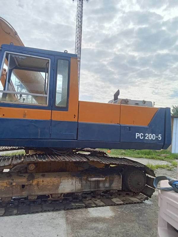 KOMATSU PC200-3 KOMATSU PC200-3