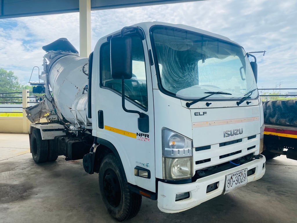 หกล้อโม่ปูนISUZU NPR150แรงม้า