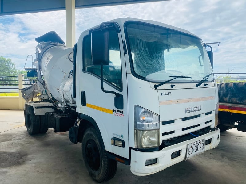 หกล้อโม่ปูนISUZU NPR150แรงม้า