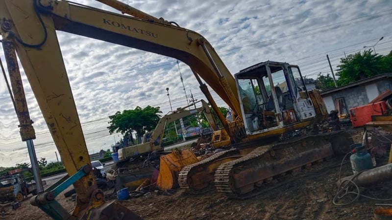 KOMATSU PC200-5 