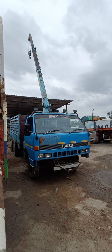 หกล้อดั้มพ์ISUZU NPR110แรงม้า หกล้อดั้มพ์ISUZU NPR110แรงม้า