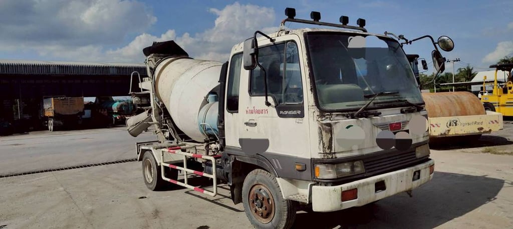 หกล้อโม่ปูน หกล้อโม่ปูน