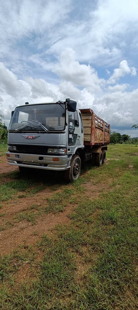10ล้อดั้มพ์HINO FM3M240แรงม้า