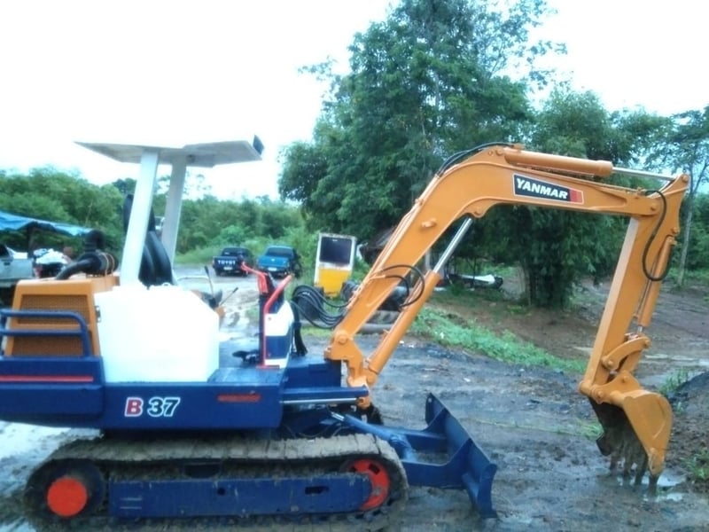 YANMAR B37
