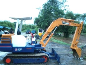 YANMAR B37
