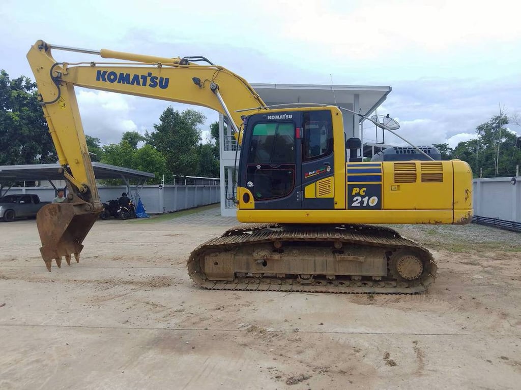 KOMATSU PC210-10 KOMATSU PC210-10