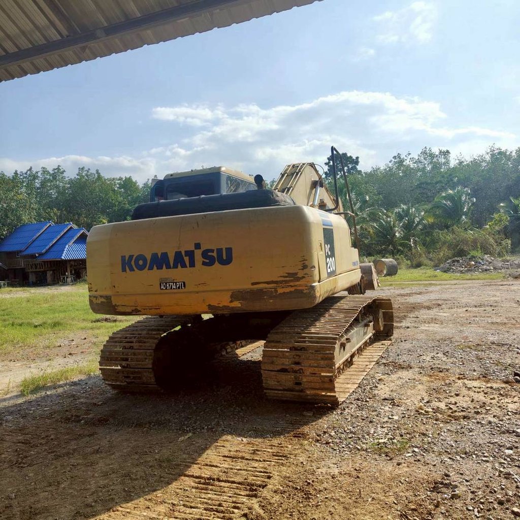 KOMATSU PC200-7