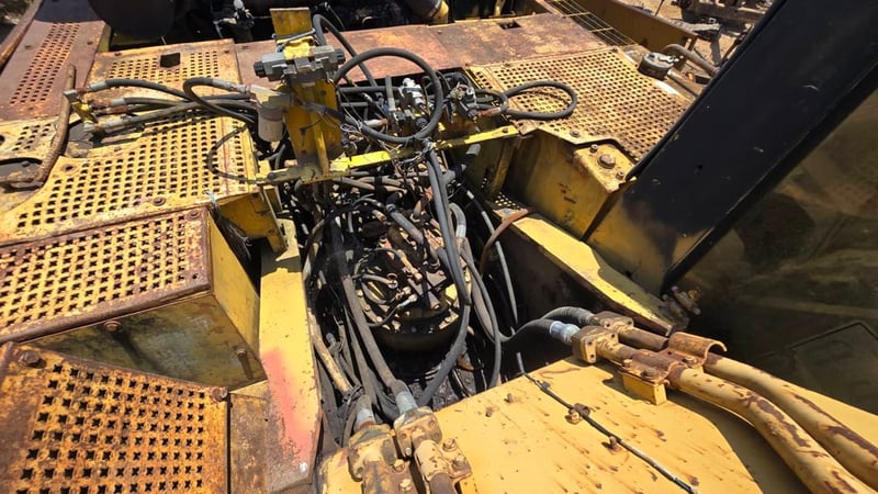 CAT330