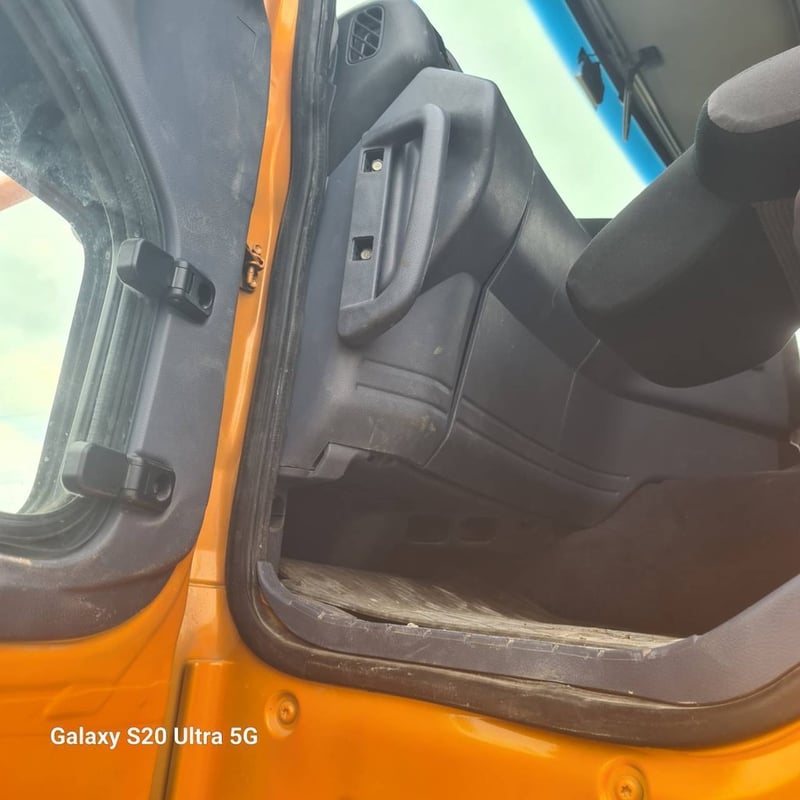 Vายเหมา2คัน10ล้อดั้มพ์ฮีโน่