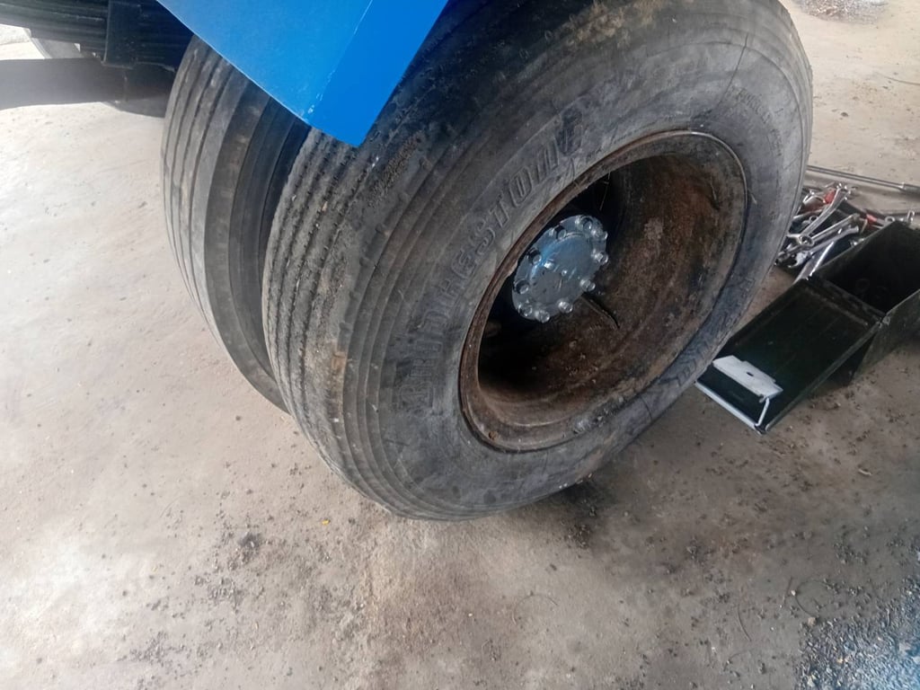 6ล้อดั้มพ์ISUZU NPR115แรงม้า