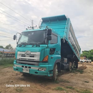 Vายเหมา2คัน10ล้อดั้มพ์ฮีโน่