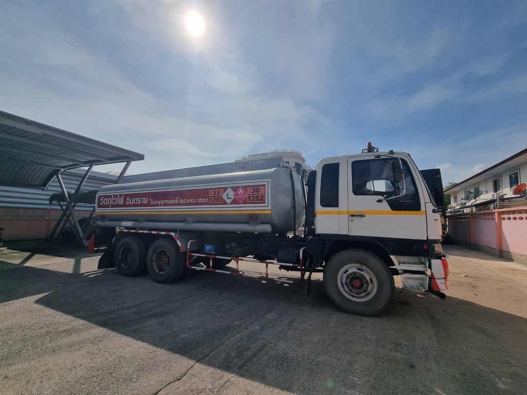 10ล้อบรรทุกน้ำมัน