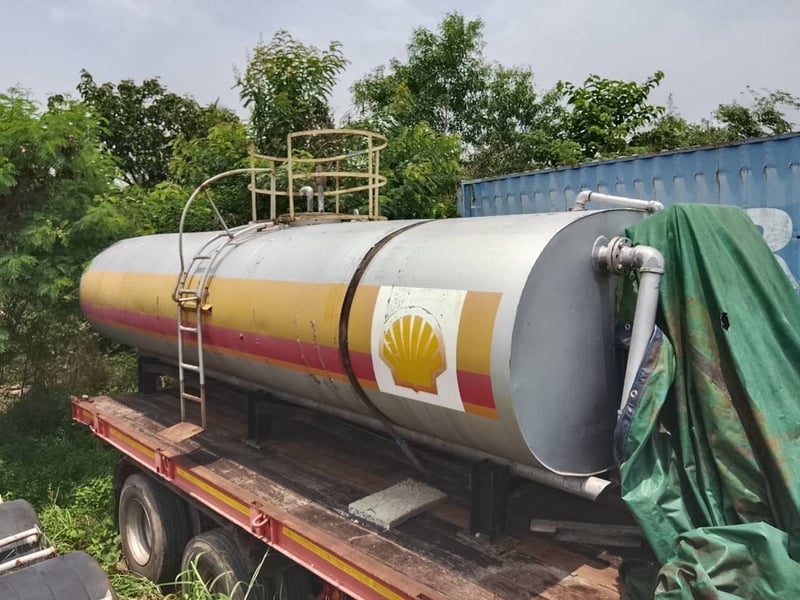 Vายแทงค์เหล็กใส่น้ำมัน