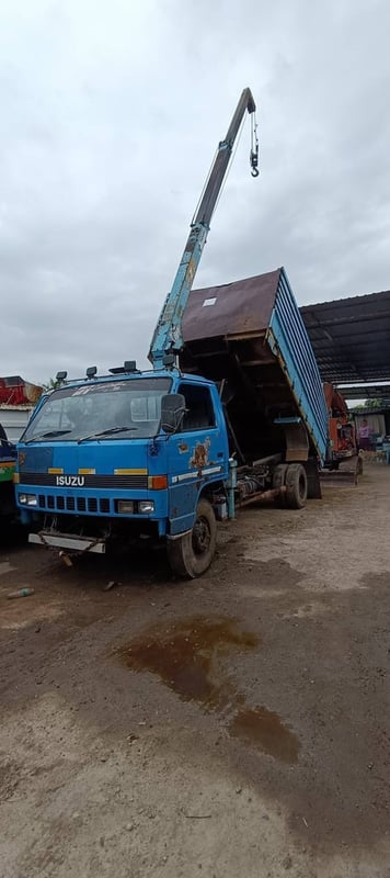 หกล้อดั้มพ์ISUZU NPR110แรงม้า