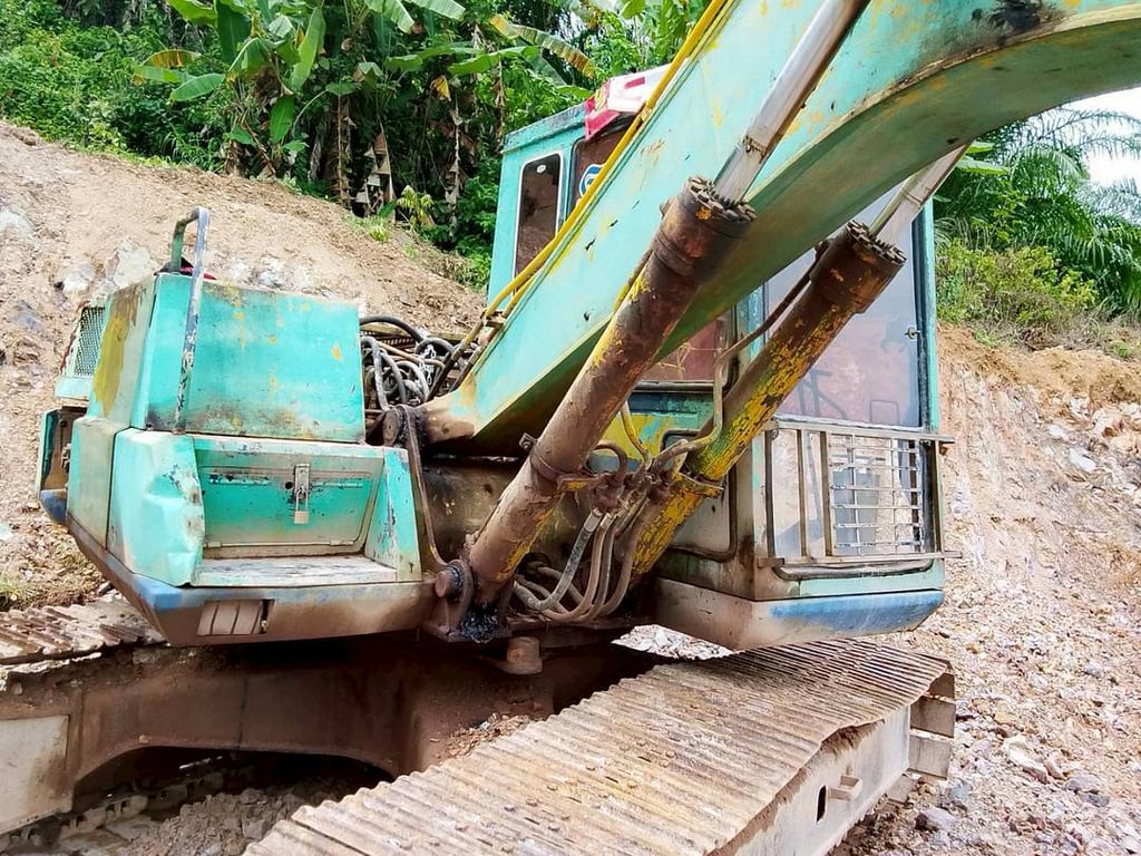 KOMATSU PC120-3