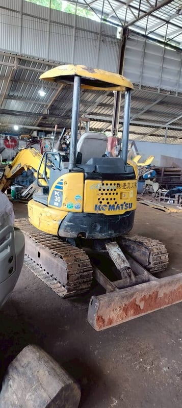 KOMATSU PC30MR-3