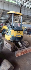 KOMATSU PC30MR-3