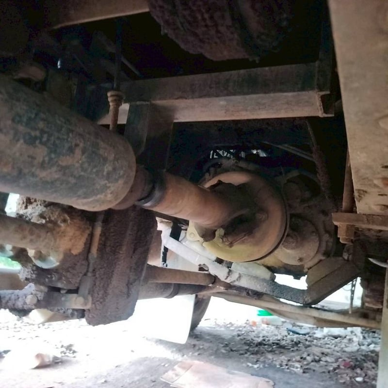 10ล้อดั้มพ์ISUZU ROCKY210วางเครื่อง220แรงม้า