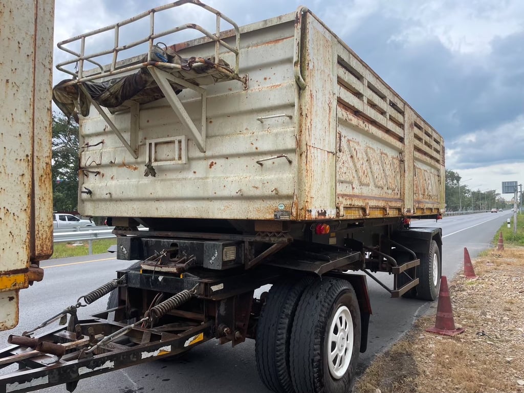 FUSO FN รถบรรทุก 10ล้อ พ่วงแม่ลูก ปี2011 เลขไมล์น้อยกว่า 500,000 กม. FUSO FN รถบรรทุก 10ล้อ พ่วงแม่ลูก ปี2011 เลขไมล์น้อยกว่า 500,000 กม.