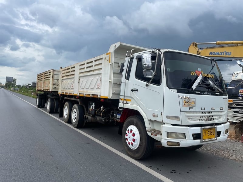 FUSO FN รถบรรทุก 10ล้อ พ่วงแม่ลูก ปี2011 เลขไมล์น้อยกว่า 500,000 กม.