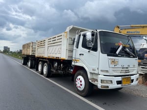 FUSO FN รถบรรทุก 10ล้อ พ่วงแม่ลูก ปี2011 เลขไมล์น้อยกว่า 500,000 กม.