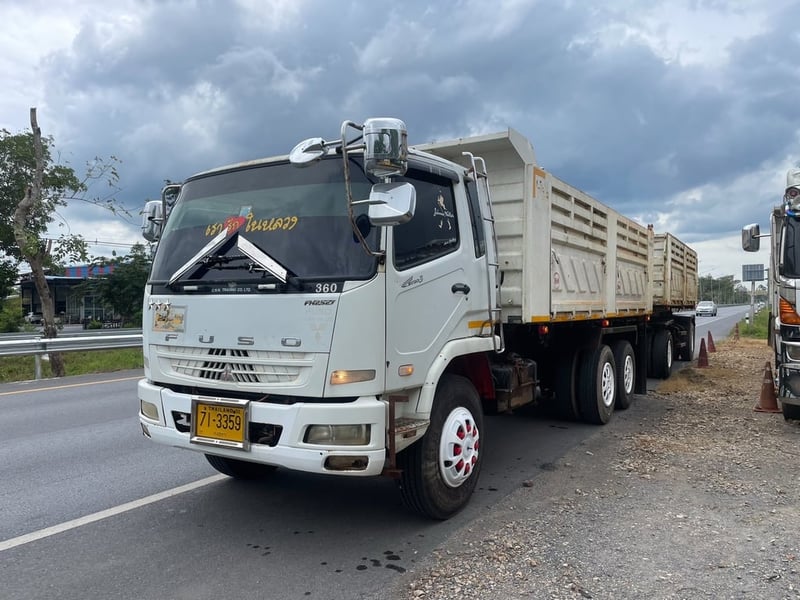 FUSO FN รถบรรทุก 10ล้อ พ่วงแม่ลูก ปี2011 เลขไมล์น้อยกว่า 500,000 กม.