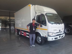 ฟรีดาวน์ รถบรรทุกตู้แห้ง EURO 5 ไกรสร 091-7838676  , 086-3516797