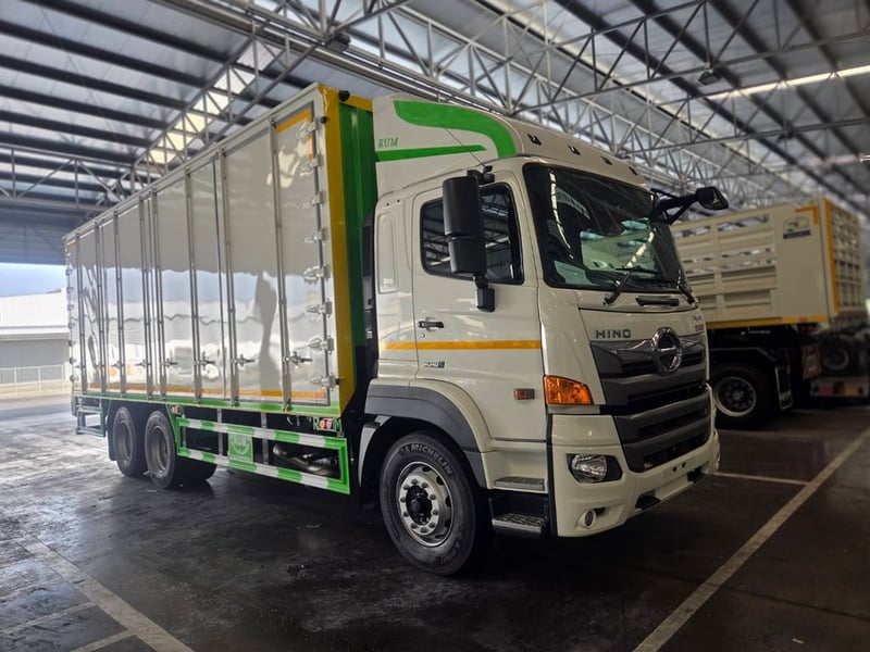 ฟรีดาวน์ บรรทุกตู้แห้ง 10 บาน รับรถได้ทันที ไกรสร 086-3516797