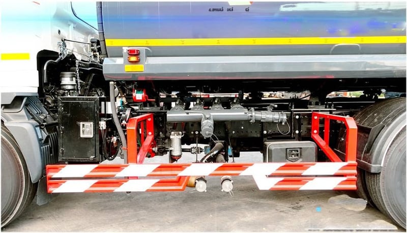 รถบรรทุกน้ำมัน 18,000  ลิตร ไกรสร 086-3516797 , 0917838676