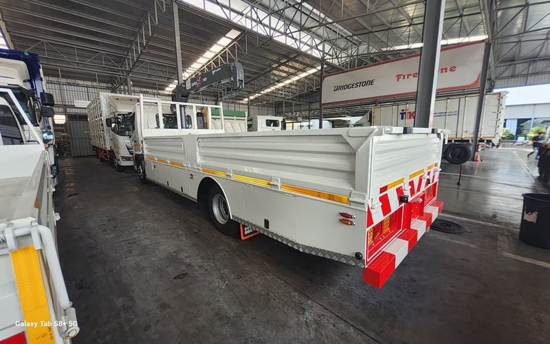 ขายรถบรรทุก 6 ล้อ พร้อมเครน 3 ตัน  ไกรสร   0863516797  