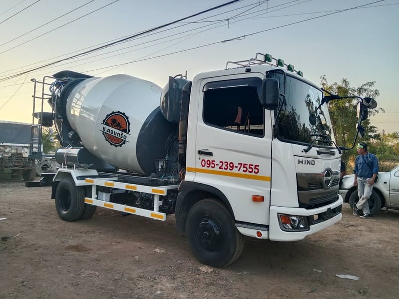 รถโม่ปูน 6 ล้อ ขนาด 4.5คิว  ไกรสร  086-3516797 พร้อมส่งมอบ   