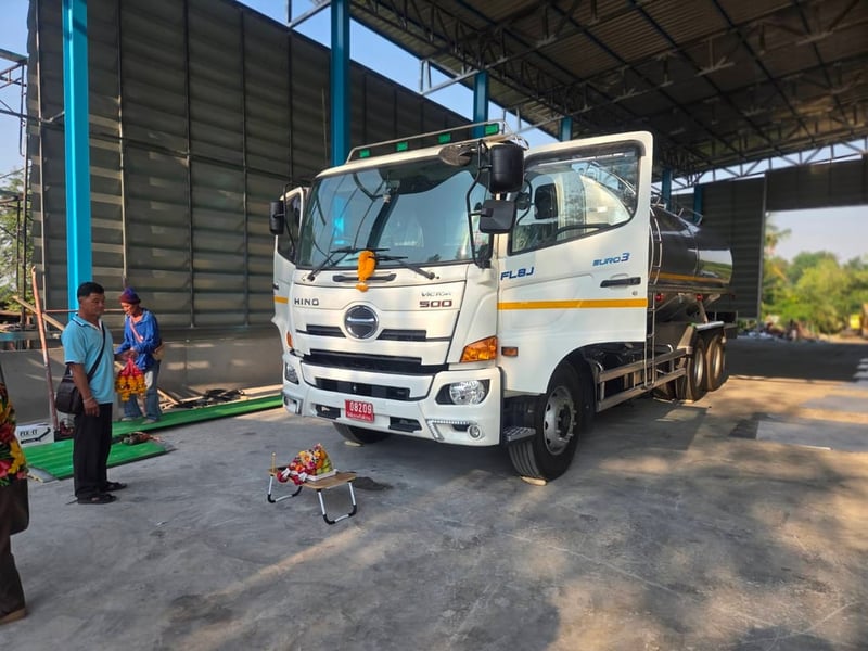 รถบรรทุกน้ำมันนมดิบ ขนาด  18,000 ลิตร ฟรีดาวน์  ไกรสร 086-3516797