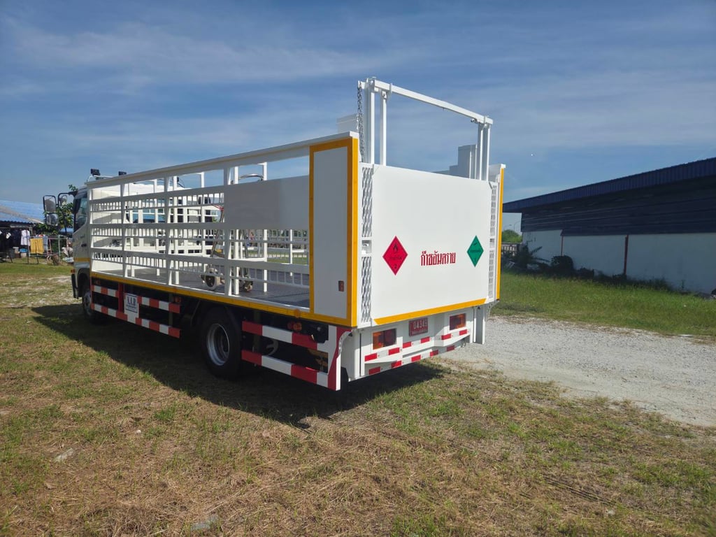 ขายด่วน รถบรรทุก ลิฟย์ท้าย ฟรีดาวน์ ไกรสร 091-7838676 , 086-3516797