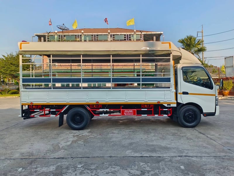 HINO XZU 150แรงม้า รถบรรทุก 6ล้อ สองแถว ปี2025 ไกรสร  086-3516797