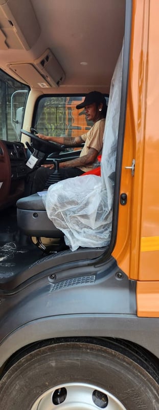 ขายด่วน รถโดยสาร 2 แถว ฟรีดาวน์ ไกรสร 091-7838676 , 086-3516797