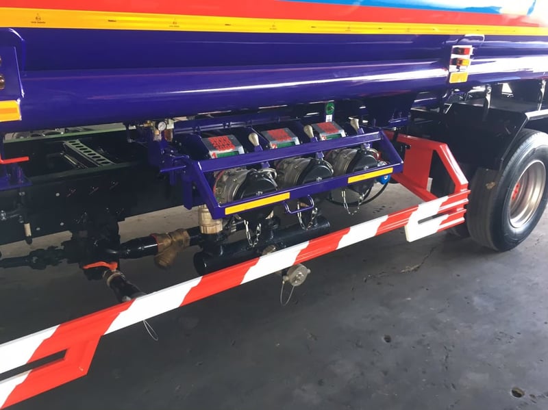 รถถังน้ำมัน 9,000 ลิตร พร้อมมิตเตอร์หัวจ่ายไกรสร 091-7838676