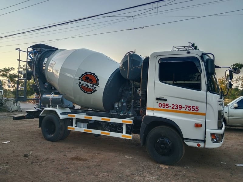 รถโม่ปูน 6 ล้อ ขนาด 4.5คิว  ไกรสร  086-3516797 พร้อมส่งมอบ   