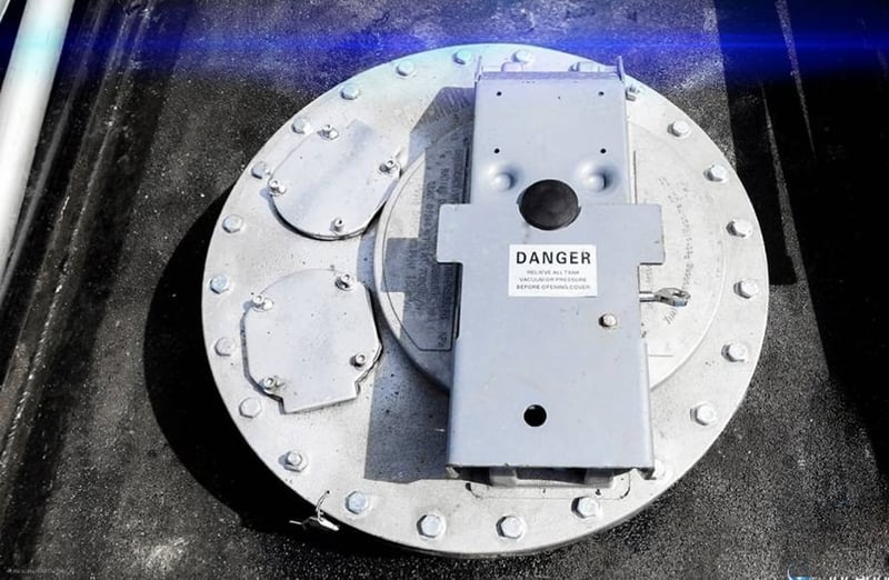 รถบรรทุกน้ำมันเชื้อเพลิงขนาด 18,000 ลิตร ฟรีดาวน์ ไกรสร 086-3516797 รถบรรทุกน้ำมันเชื้อเพลิงขนาด 18,000 ลิตร ฟรีดาวน์ ไกรสร 086-3516797