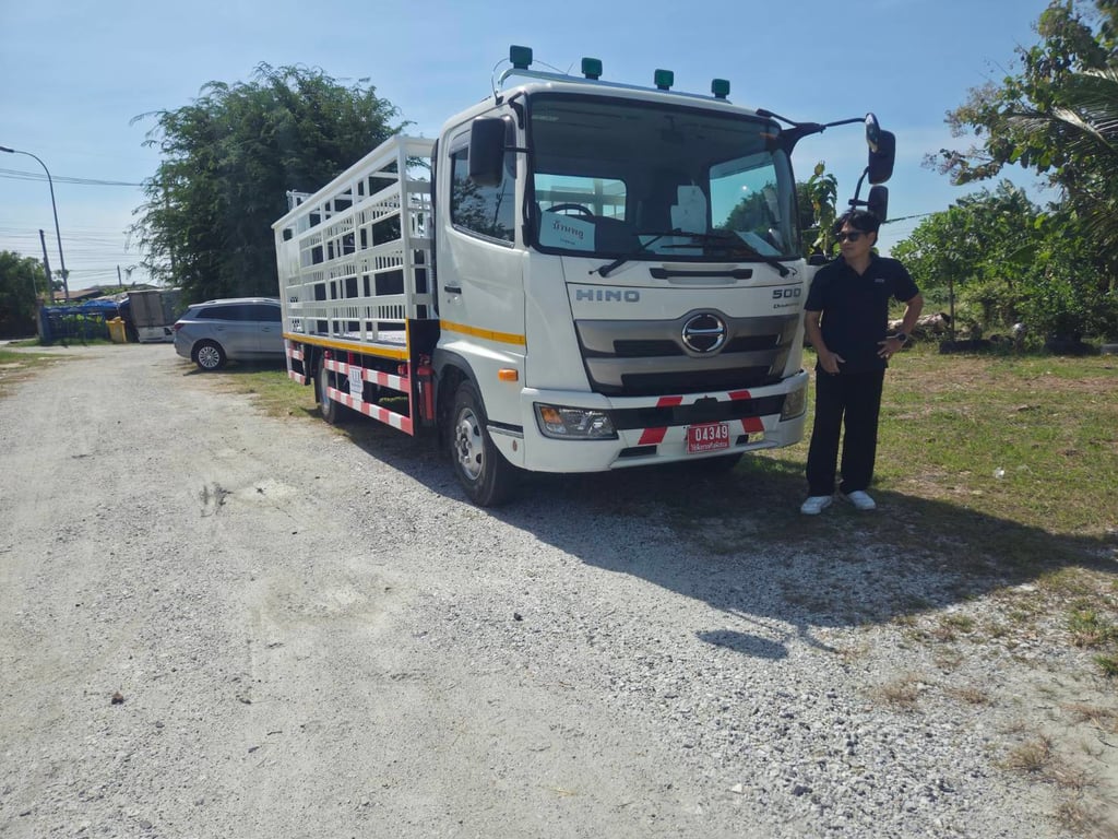 ขายด่วน รถบรรทุก ลิฟย์ท้าย ฟรีดาวน์ ไกรสร 091-7838676 , 086-3516797