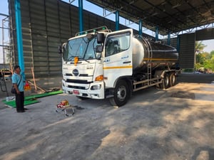 รถบรรทุกน้ำมันนมดิบ ขนาด  18,000 ลิตร ฟรีดาวน์  ไกรสร 086-3516797