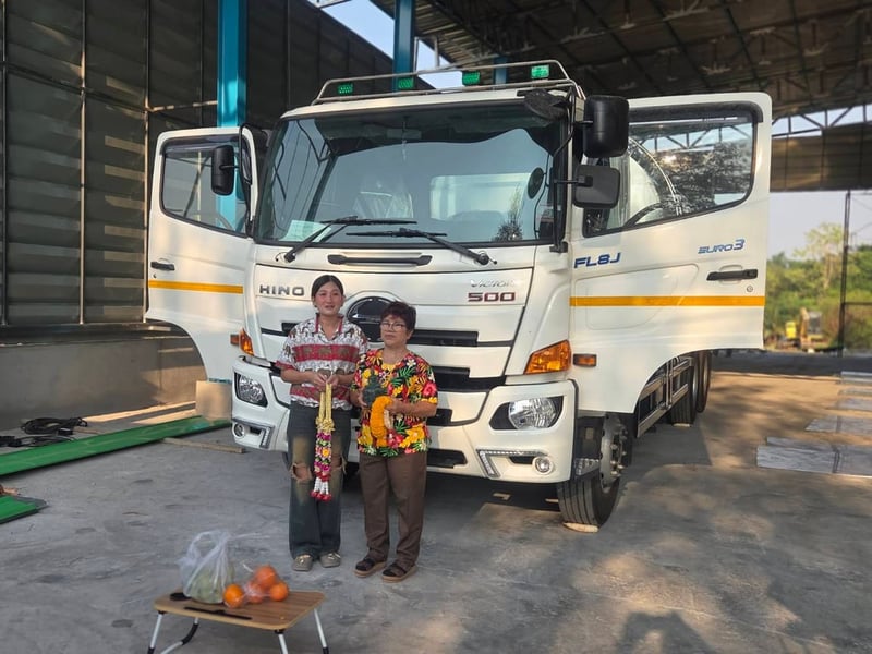รถบรรทุกน้ำมันนมดิบ ขนาด  18,000 ลิตร ฟรีดาวน์  ไกรสร 086-3516797