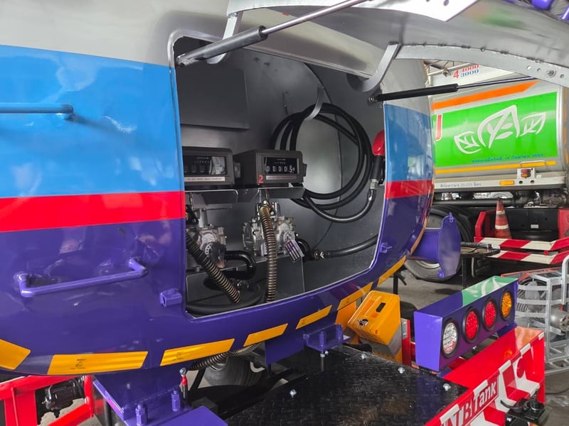 รถถังน้ำมัน 9,000 ลิตร พร้อมมิตเตอร์หัวจ่ายไกรสร 091-7838676 รถถังน้ำมัน 9,000 ลิตร พร้อมมิตเตอร์หัวจ่ายไกรสร 091-7838676