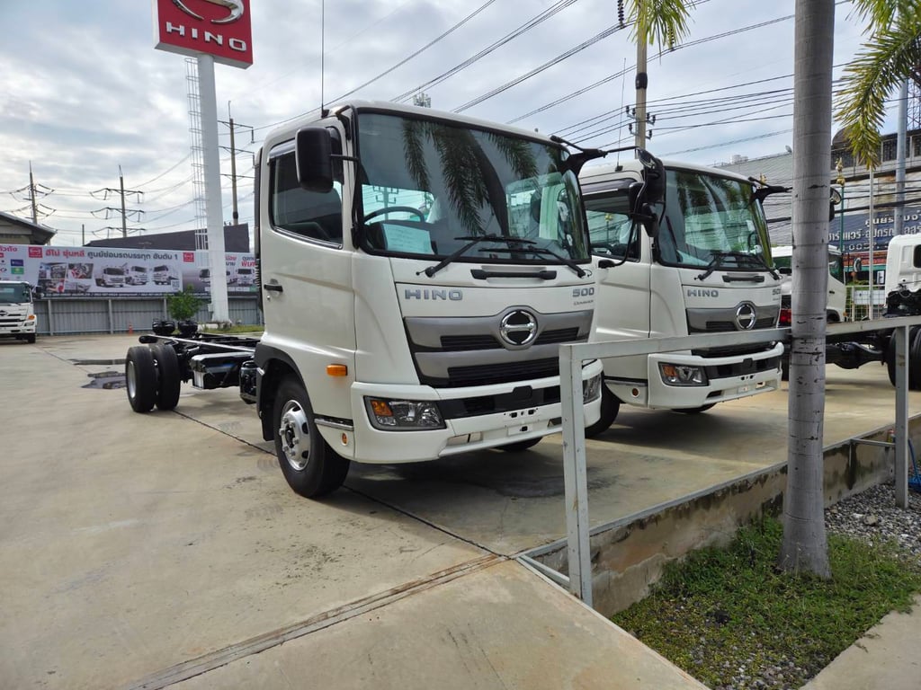ขายด่วน รถบรรทุก ลิฟย์ท้าย ฟรีดาวน์ ไกรสร 091-7838676 , 086-3516797