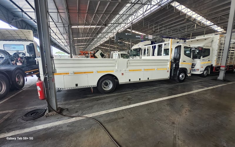 ขายรถบรรทุก 6 ล้อ พร้อมเครน 3 ตัน  ไกรสร   0863516797  