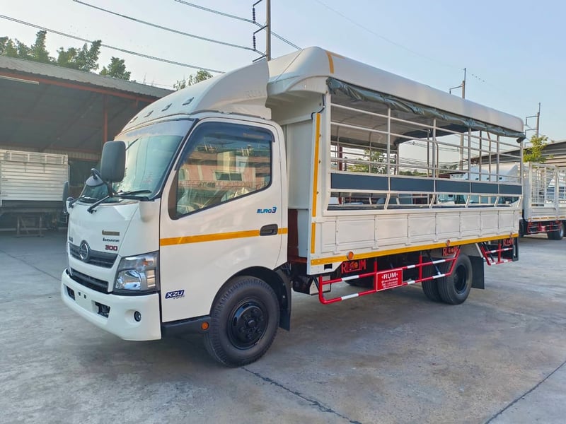 HINO XZU 150แรงม้า รถบรรทุก 6ล้อ สองแถว ปี2025 ไกรสร  086-3516797