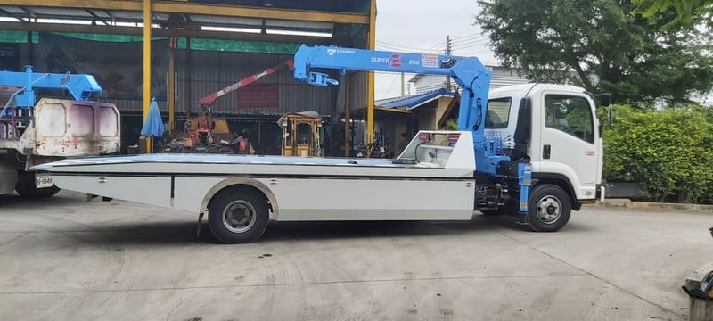 ดาวน์   70,000  ไกรสร 086-3516797