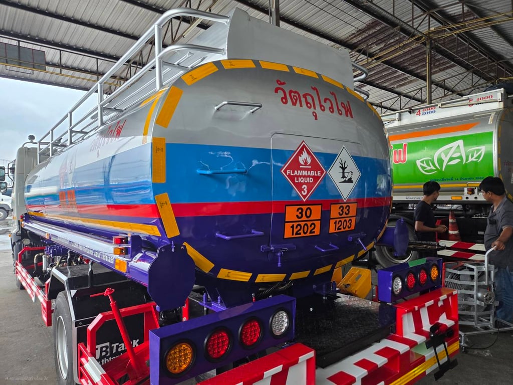 รถถังน้ำมัน 9,000 ลิตร พร้อมมิตเตอร์หัวจ่ายไกรสร 091-7838676